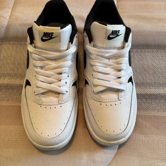 Nike Gamma Force (women’s size 7) - Picture 1 of 3